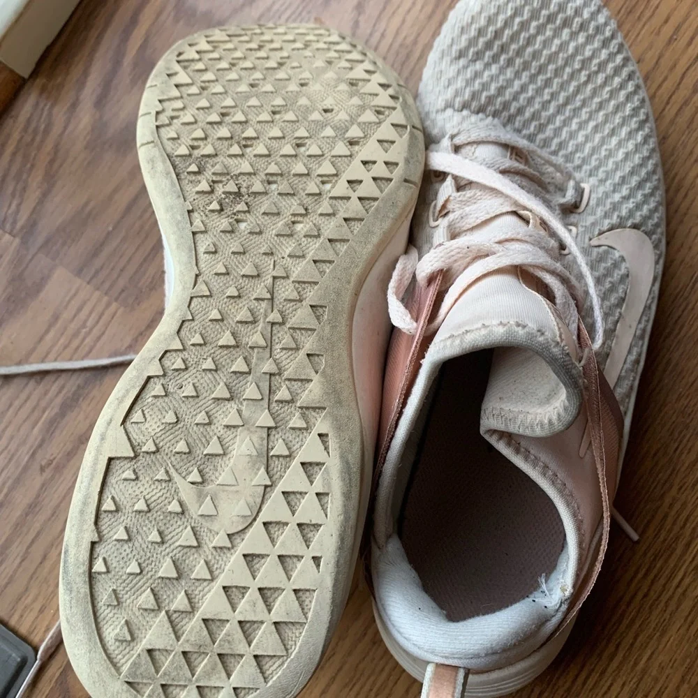 Nike tennis shoes